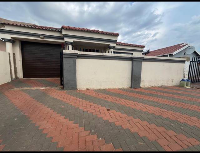2 BEDROOM HOUSE FOR SALE IN WINDMILL PARK